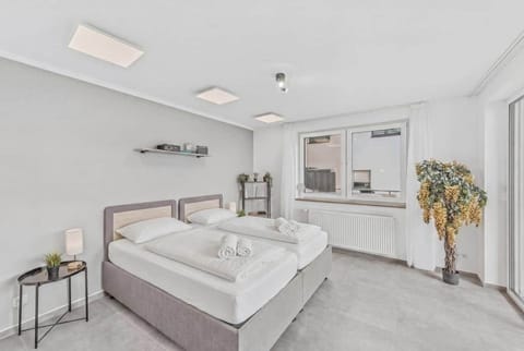 Schlafzimmer mit Doppelbett & Leiterregal – gemütlich schlafen in Trierweiler
