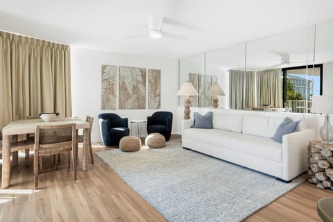 Dining - Living Room with plenty of seating. Queen pullout sofa