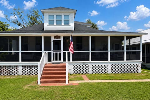 Welcome to the 120+ year-old Thompson Cottage.