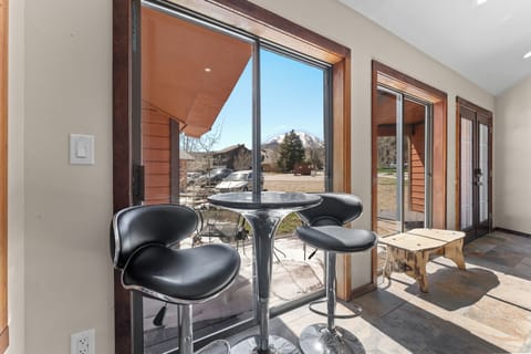 Studio (2 Bedrooms) | Property amenity