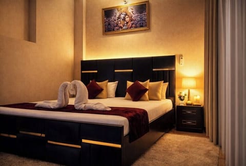 Deluxe Room | Desk