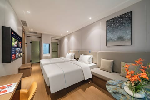 Luxury Double Room | In-room safe, blackout drapes, soundproofing, iron/ironing board