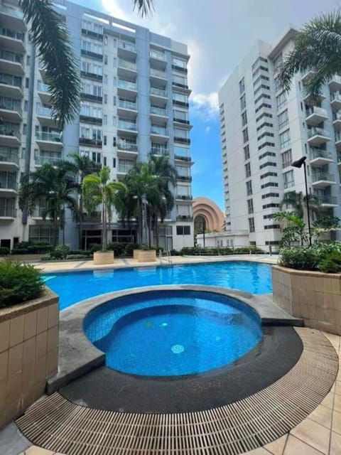 2 outdoor pools