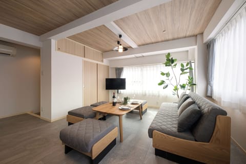 Deluxe Apartment, 2 Bedrooms | In-room dining