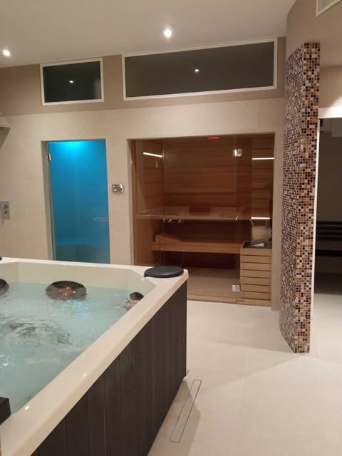 Sauna, hot tub, steam room, massages