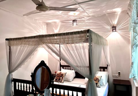 Classic Double Room, 1 Queen Bed, Garden View | Individually decorated, individually furnished, desk, iron/ironing board