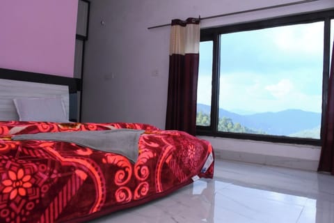 Deluxe Double Room | Desk, laptop workspace
