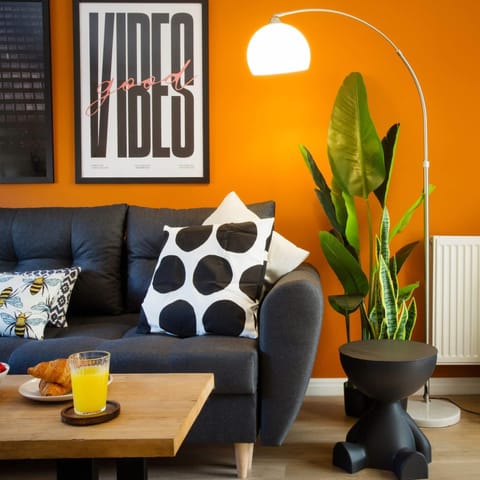 House | 3 bedrooms, desk