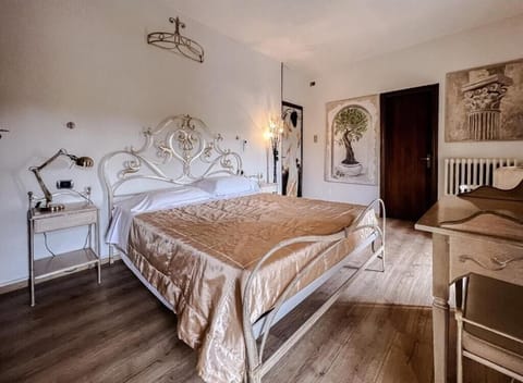 Blackout drapes, iron/ironing board, free WiFi