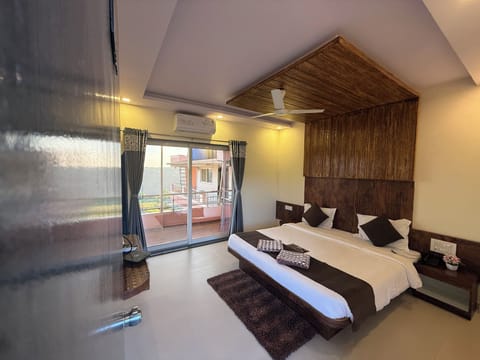 Premium Room, Balcony | Minibar, laptop workspace, free WiFi