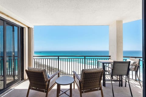 Welcome to Navarre Towers 1202 - The Penthouse Pearl!