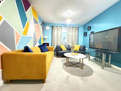 House, 3 Bedrooms | Living room