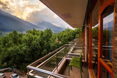 Luxury Room | Balcony