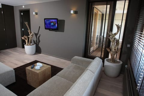 Kick back with extra seating and a cozy, quiet suite vibe.