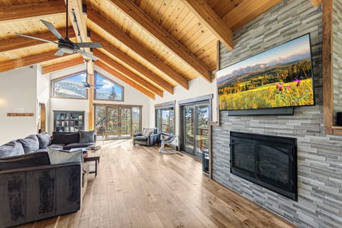 House, Multiple Beds, Balcony, Mountain View (Tahoe Nirvana) | Living area