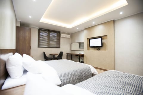Deluxe Twin Room | Blackout drapes, free WiFi, bed sheets