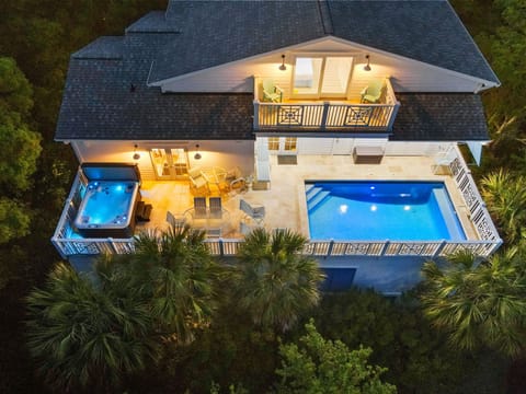 Private pool, hot tub, and outdoor bar—your perfect getaway starts here