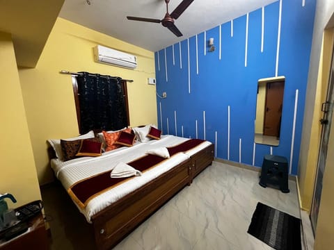 Deluxe Double Room, River View | Desk, laptop workspace, free WiFi