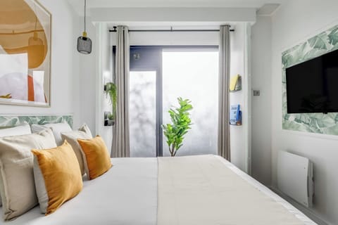 House | 1 bedroom, laptop workspace, iron/ironing board, bed sheets