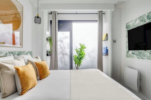 House | 1 bedroom, laptop workspace, iron/ironing board, bed sheets