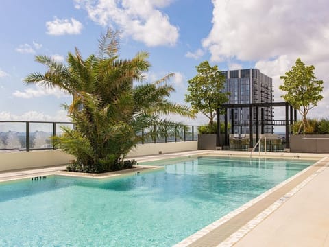 2 outdoor pools
