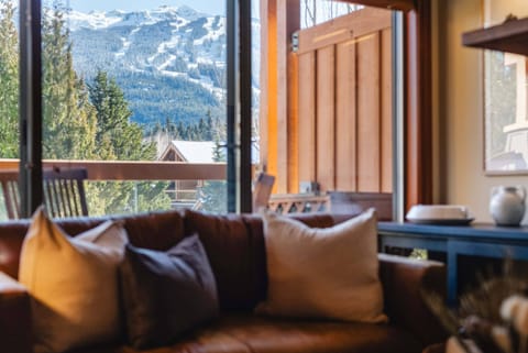 House, Multiple Beds, Hot Tub, Mountain View (Harmony Chalet at Montebello) | Living area