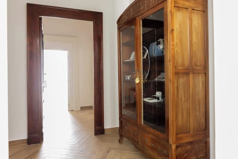 Apartment (3 Bedrooms) | Living area | TV