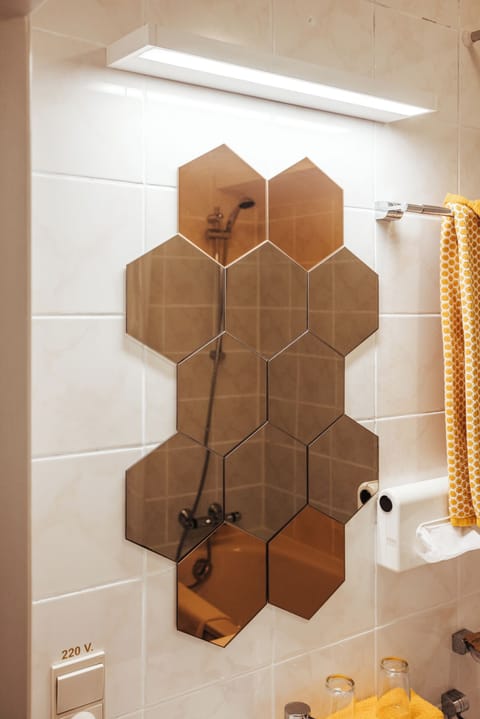 Double or Twin Room | Bathroom | Separate tub and shower, towels