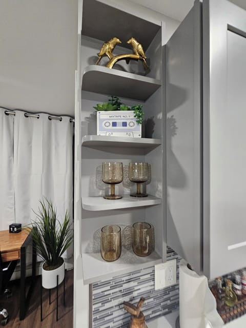Deluxe Apartment, Non Smoking, Private Bathroom | Interior
