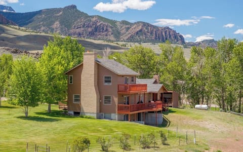 Welcome to Aspen View Retreat- Ideally located between Cody and Yellowstone
