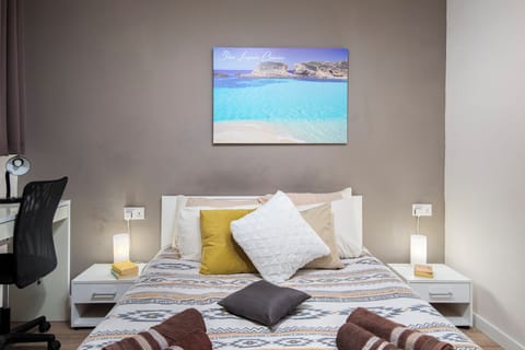 Double or Twin Room, 1 Double Bed, Shared Bathroom | Blackout drapes, iron/ironing board, free WiFi