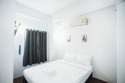 Comfort Double Room, 1 Queen Bed, Non Smoking | Desk, free WiFi