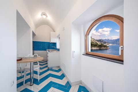 In ogni finestra il sole, da ogni finestra il mare !