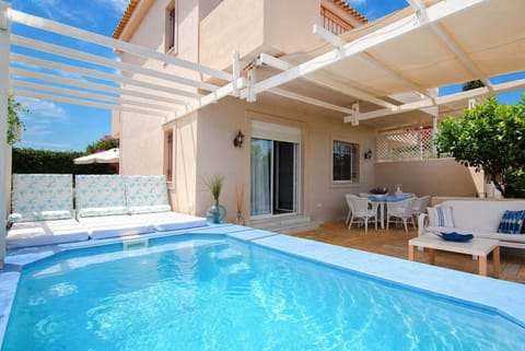 Shaded Outdoor Lounge Area with Built-in Seating at the Villa Entrance (East Facing)