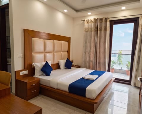 Deluxe Room | Laptop workspace, free WiFi, bed sheets