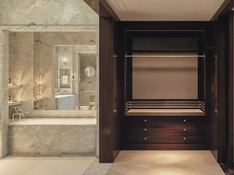 Suite (La Brava) | Bathroom | Separate tub and shower, rainfall showerhead, free toiletries