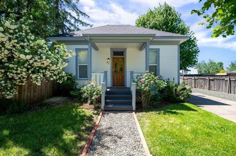 House, 2 Bedrooms | Exterior