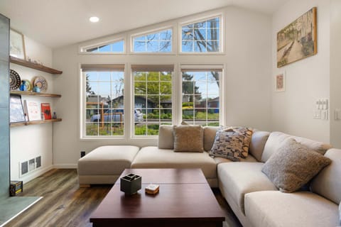 House, 2 Bedrooms | Living area