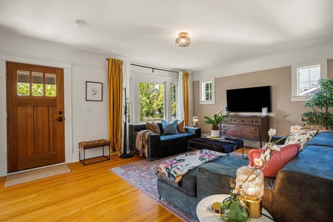 House, 3 Bedrooms | Living area | Smart TV