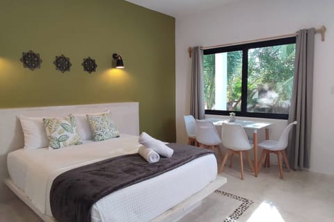 2 Queen Beds, Wi-Fi, Brand new!