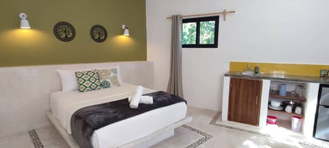 Comfortable room with queen bed 