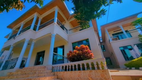 Apartment, Balcony, Mountain View | Exterior