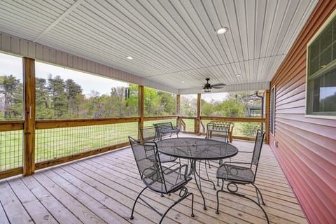Mammoth Cave Vacation Rental | 3BR | 2BA | 1,750 Sq Ft | Stairs Required