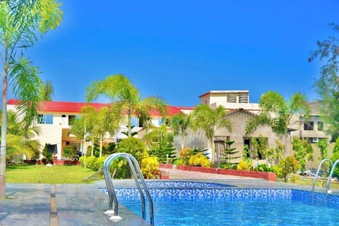 Deluxe Room | Pool