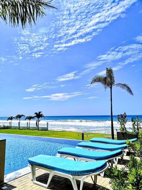 2 outdoor pools, open 8:00 AM to 10:00 PM, lifeguards on site