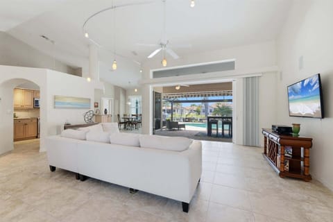 House, 3 Bedrooms | Living area | Smart TV