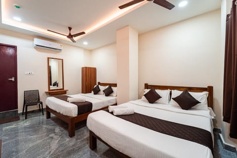 Premium Quadruple Room | Desk, iron/ironing board, free WiFi