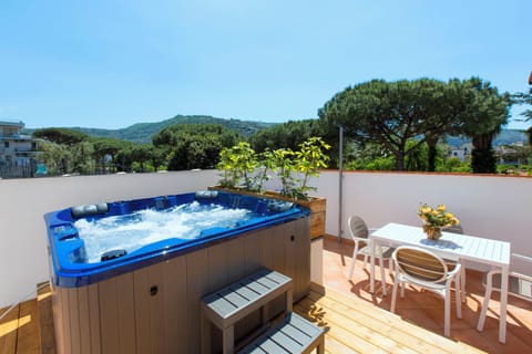 Penthouse, Partial Sea View | Private spa tub