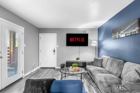 Spacious and inviting living area with comfortable seating and a smart TV, perfect for relaxing after exploring Arlington or attending events at AT&T Stadium.