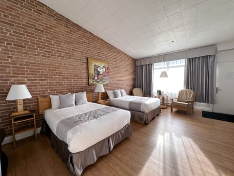 Superior Room | Iron/ironing board, free WiFi, bed sheets